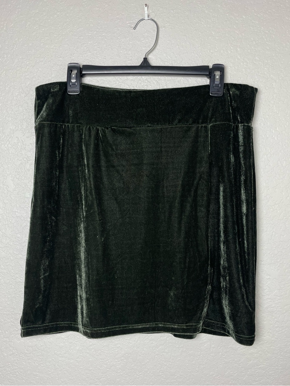 Joyfolie Velvet Mini Skirt in Deep Green Size XL